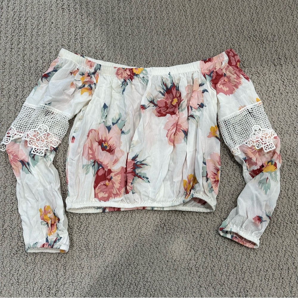 Forever21 Off Shoulder Floral Long Sleeve size S